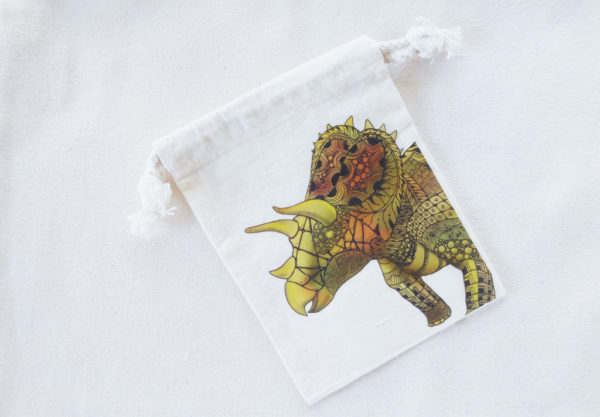 恐竜　トリケラトプスの巾着